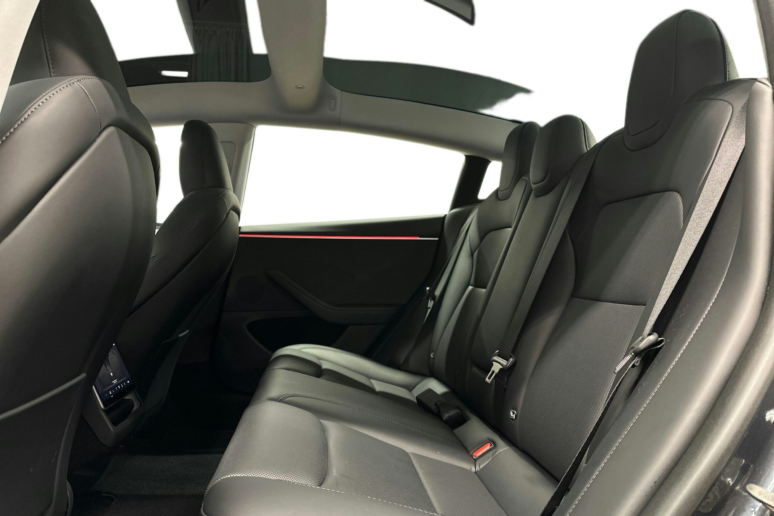 harmaa Tesla Model 3 2024 kuva 10.