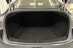 harmaa Tesla Model 3 2024 kuva 14.