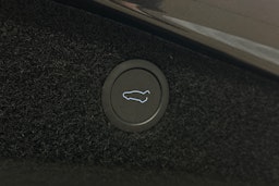 harmaa Tesla Model 3 2024 kuva 15.