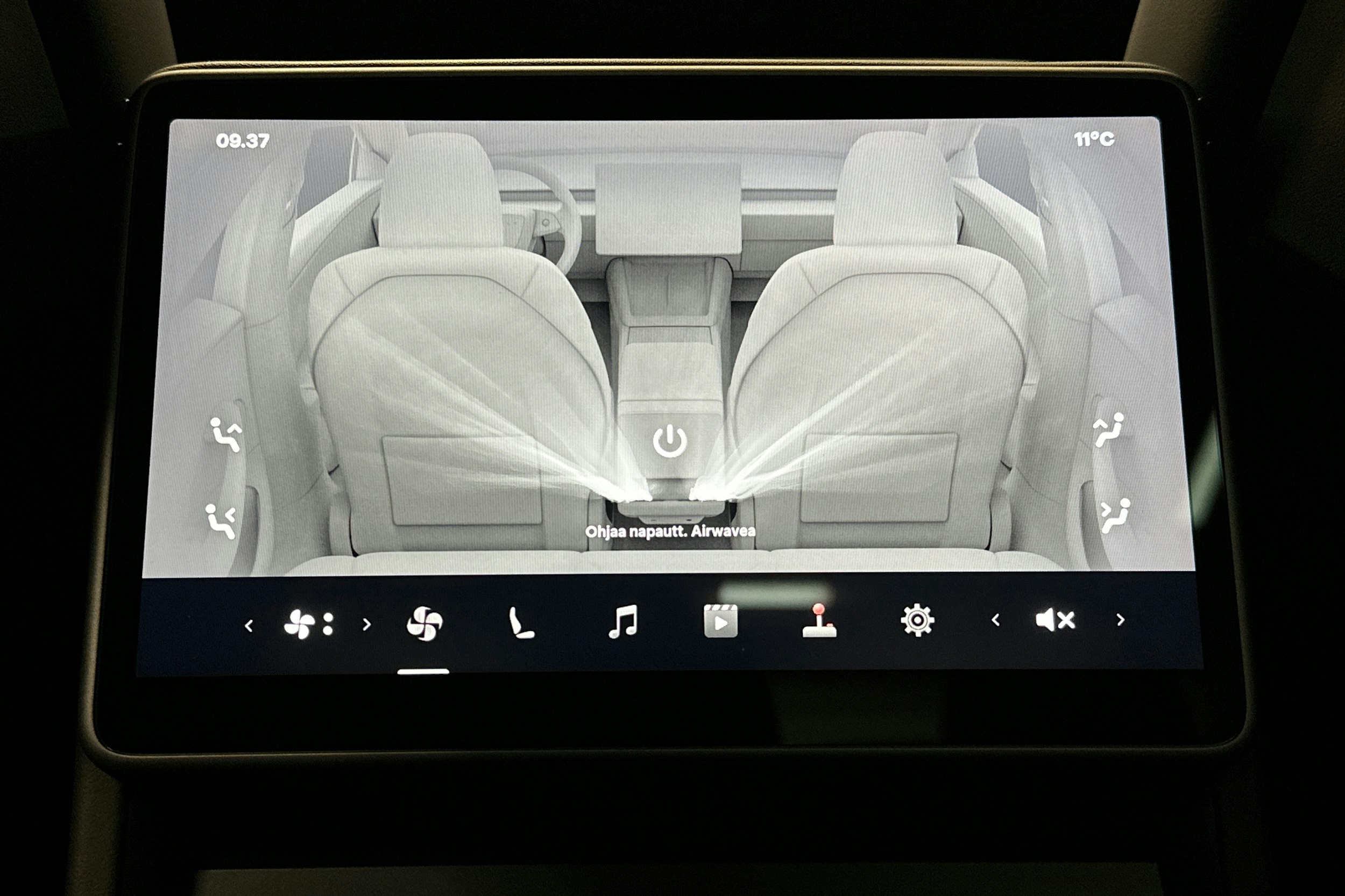 harmaa Tesla Model 3 2024 kuva 16.