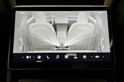 harmaa Tesla Model 3 2024 kuva 16.