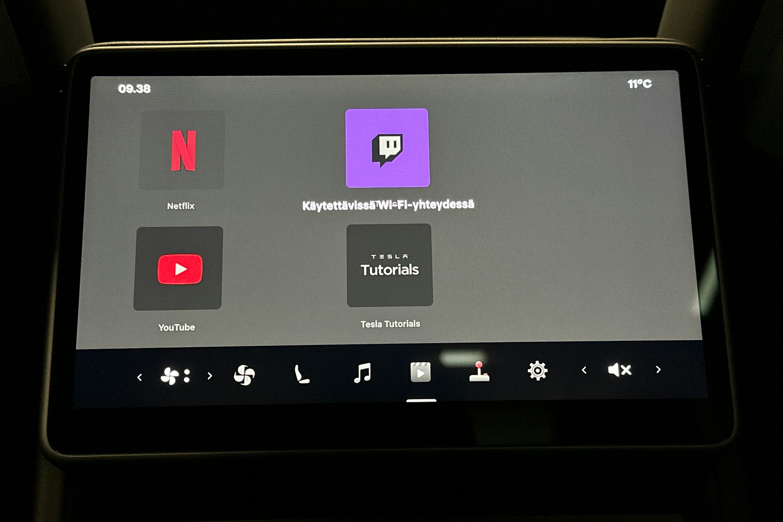 harmaa Tesla Model 3 2024 kuva 17.