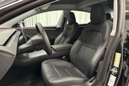 harmaa Tesla Model 3 2024 kuva 18.