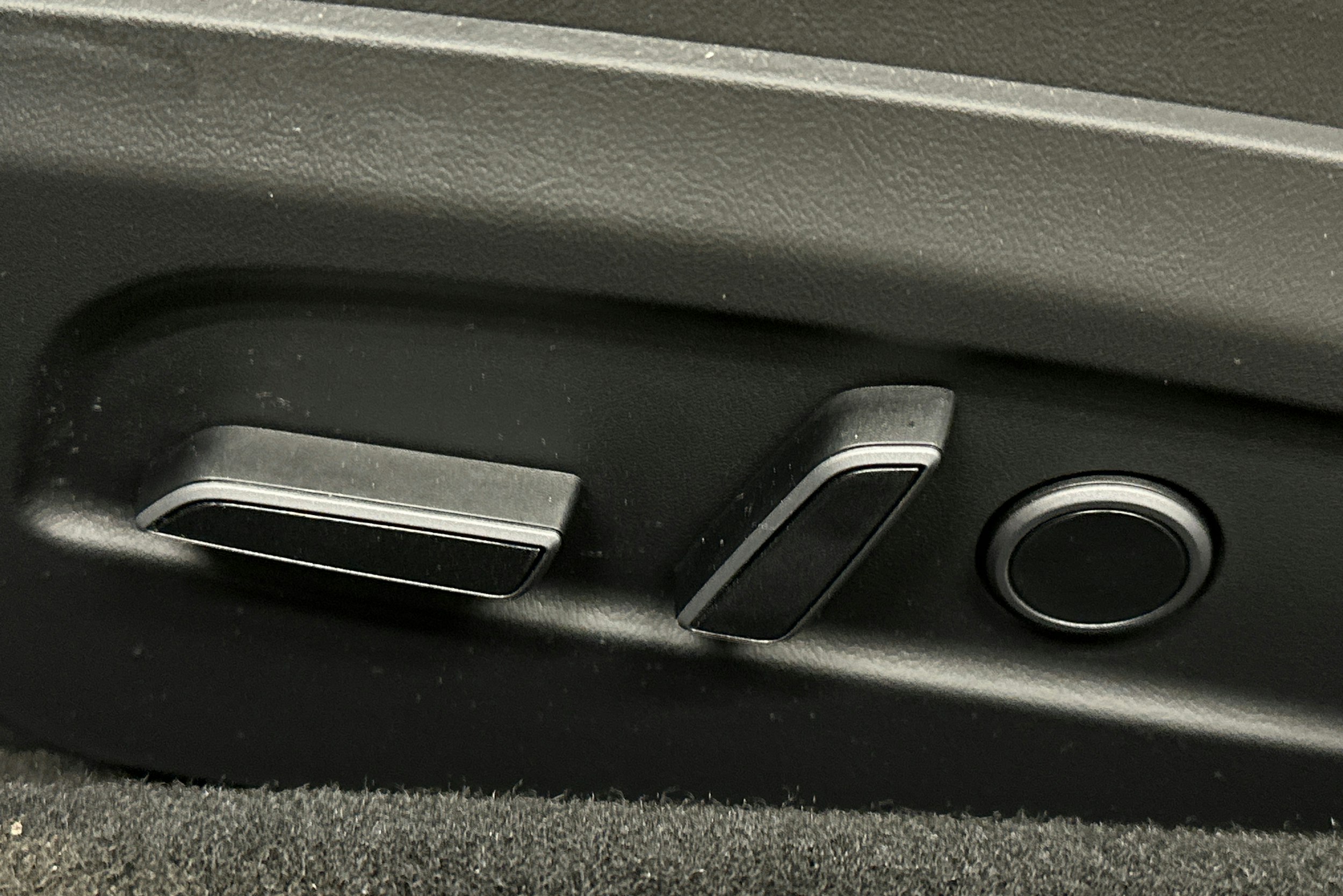 harmaa Tesla Model 3 2024 kuva 19.