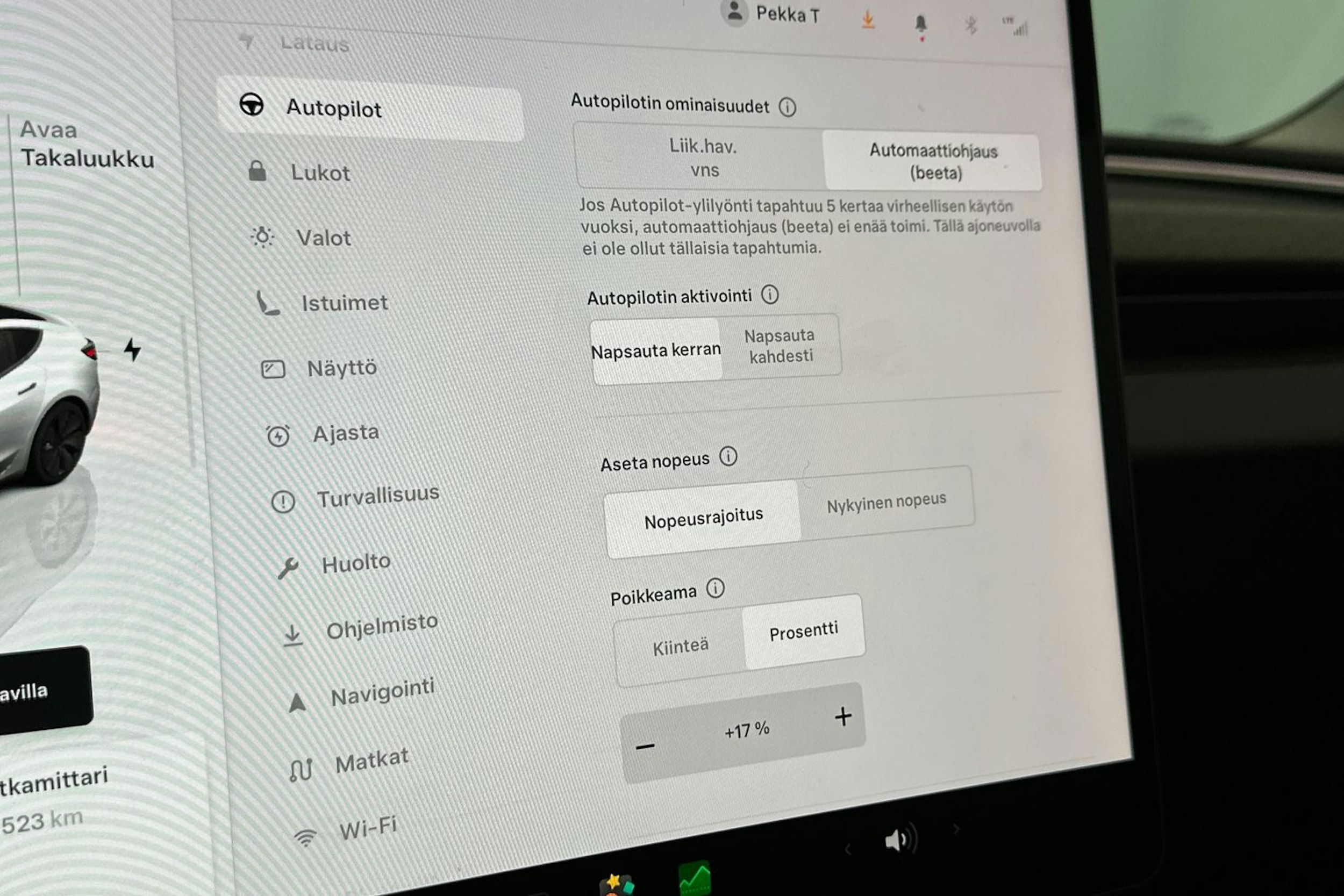 valkoinen Tesla Model 3 2024 kuva 21.