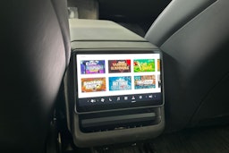 valkoinen Tesla Model 3 2024 kuva 35.