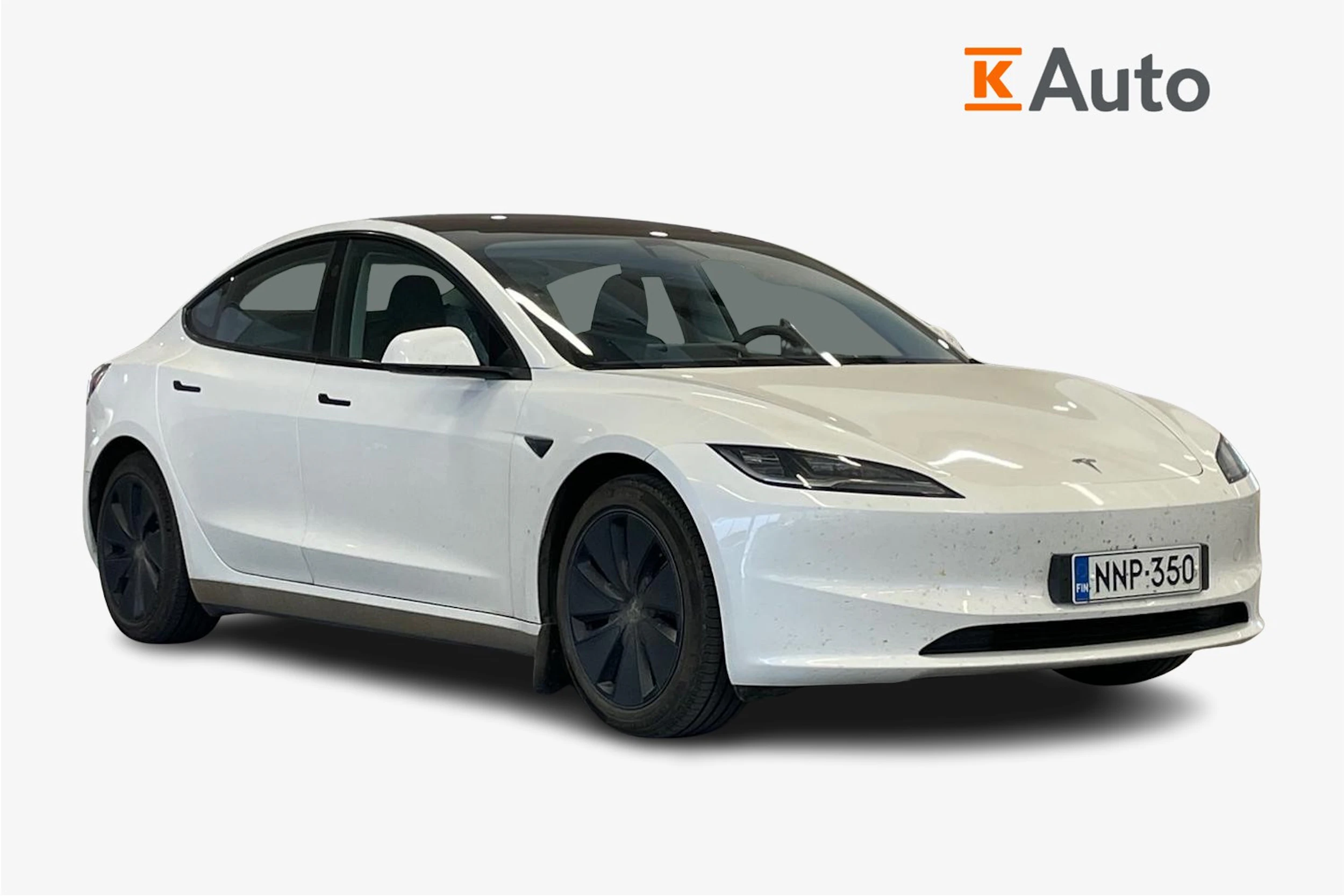 valkoinen Tesla Model 3 2024 kuva 1.