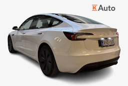 valkoinen Tesla Model 3 2024 kuva 2.