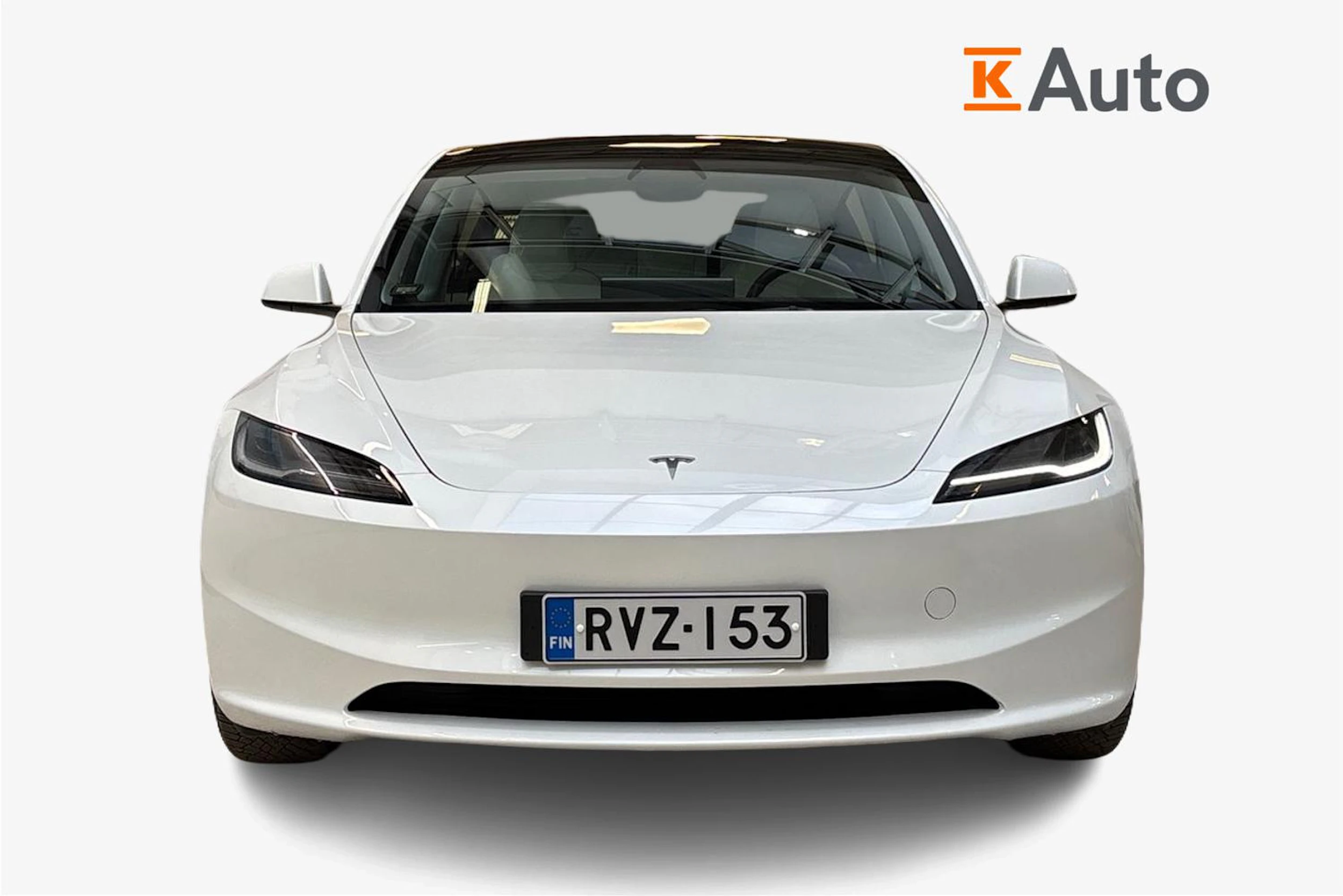 valkoinen Tesla Model 3 2024 kuva 4.