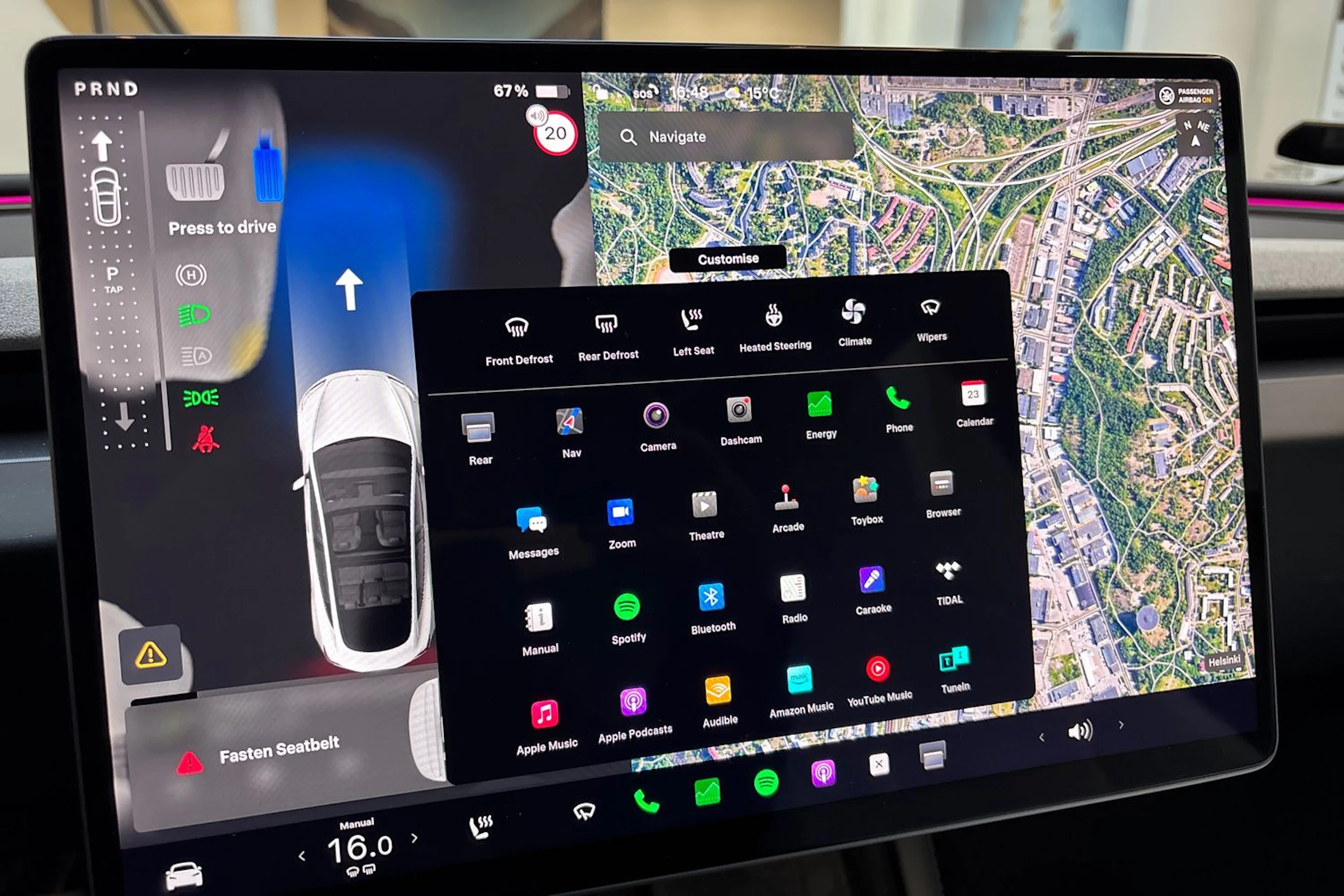 valkoinen Tesla Model 3 2024 kuva 20.