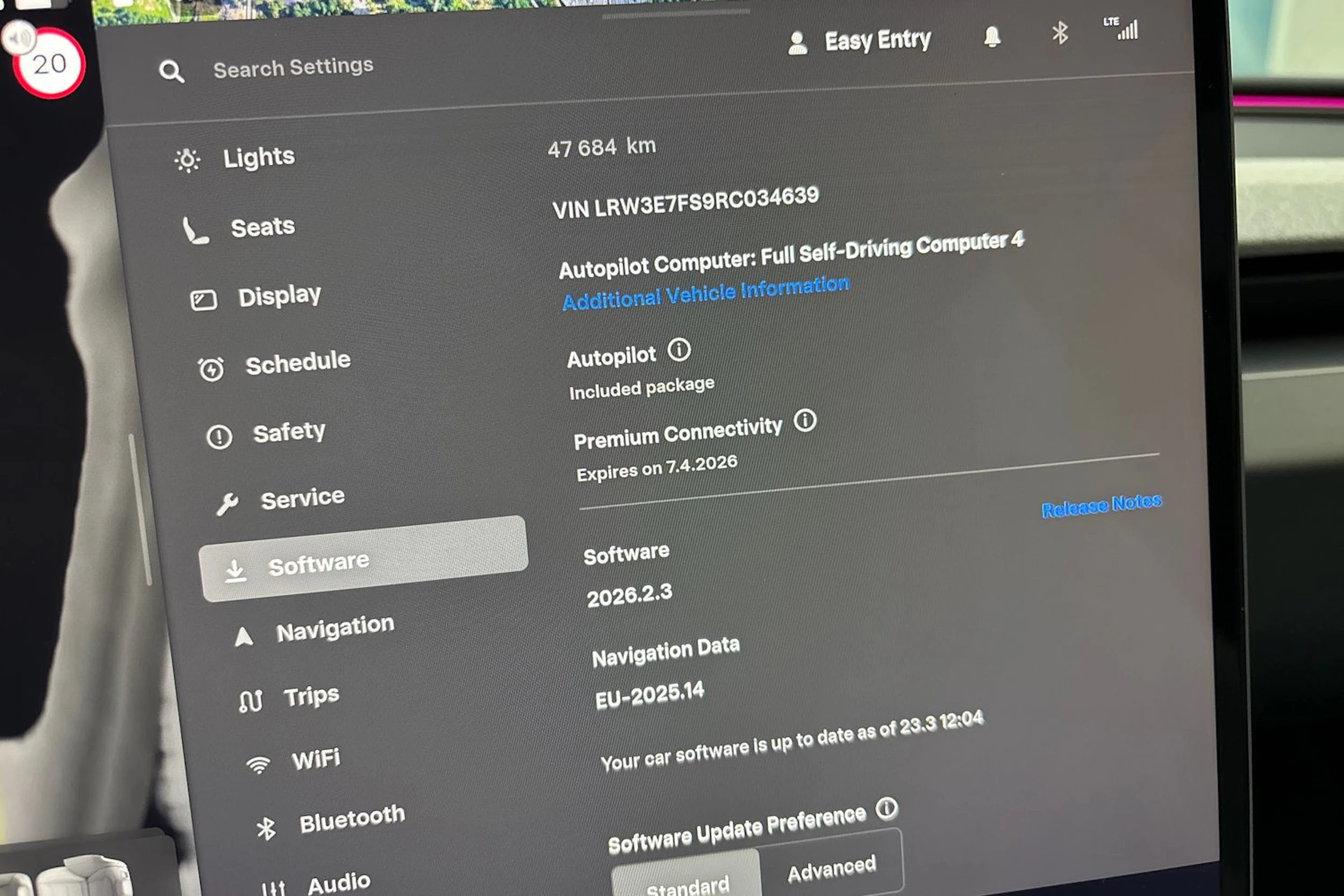 valkoinen Tesla Model 3 2024 kuva 21.