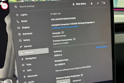 valkoinen Tesla Model 3 2024 kuva 21.