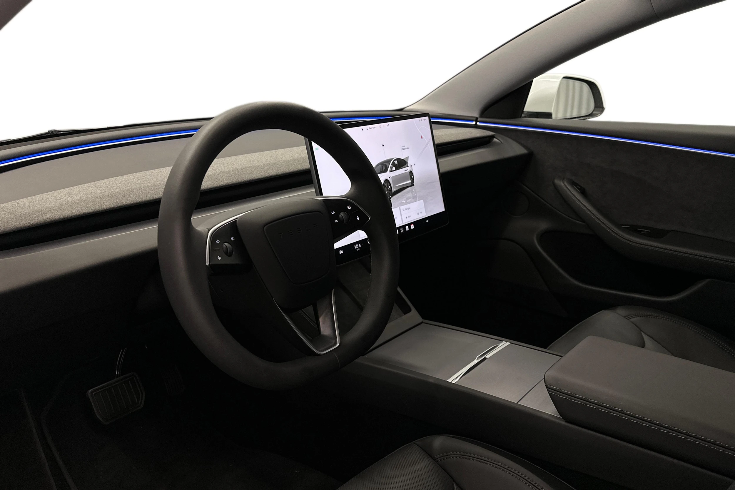 valkoinen Tesla Model 3 2024 kuva 8.