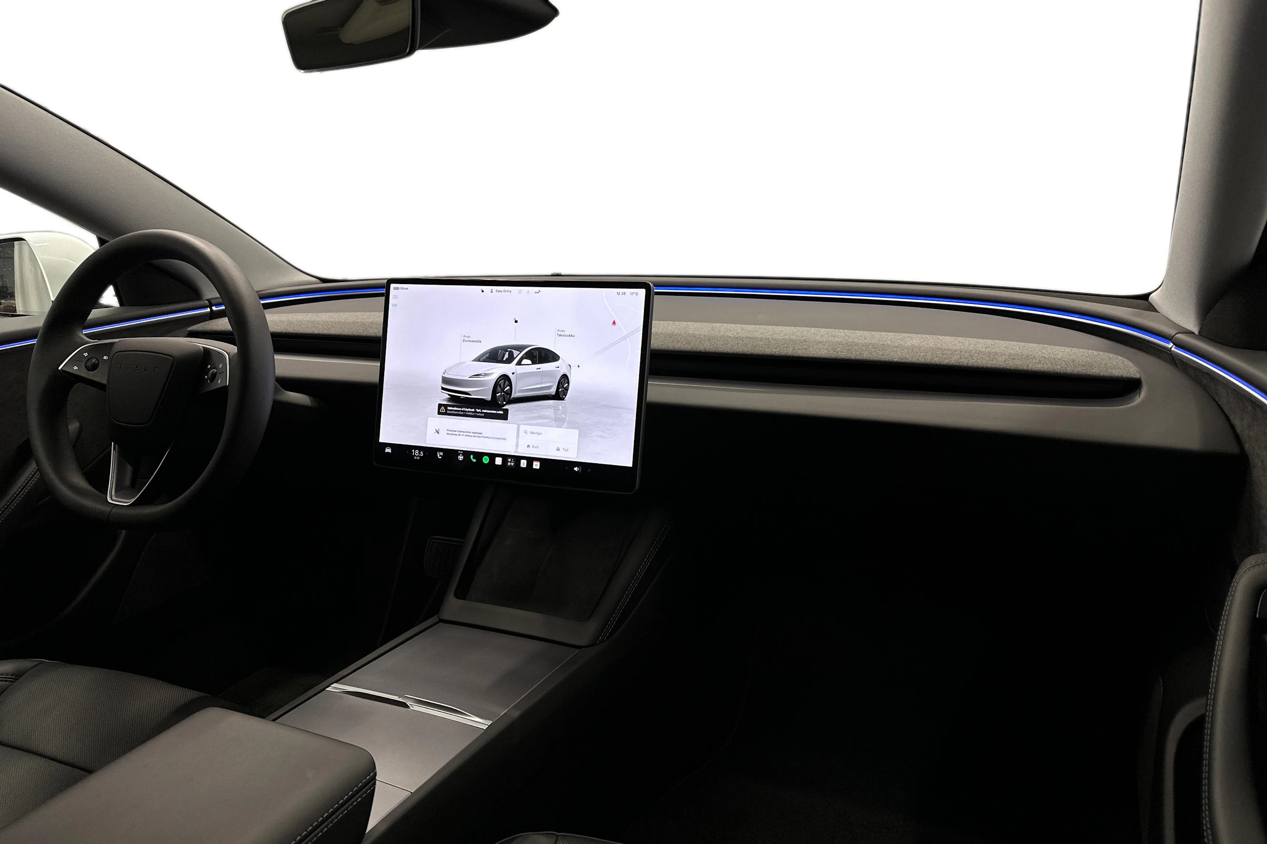 valkoinen Tesla Model 3 2024 kuva 9.