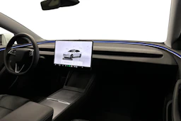 valkoinen Tesla Model 3 2024 kuva 9.