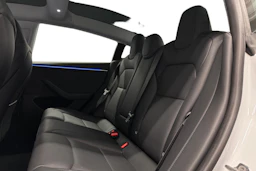 valkoinen Tesla Model 3 2024 kuva 11.