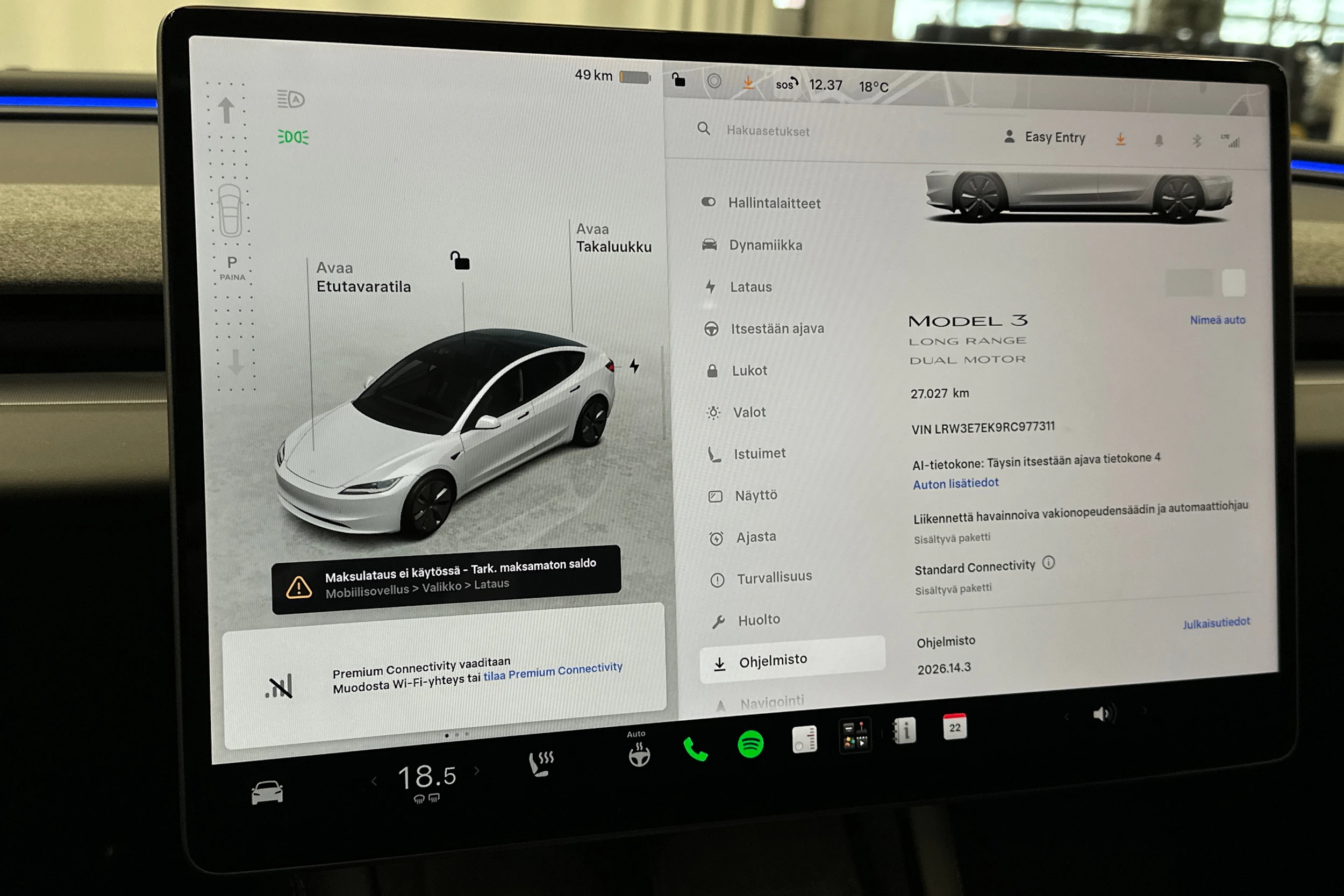 valkoinen Tesla Model 3 2024 kuva 23.