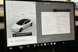 valkoinen Tesla Model 3 2024 kuva 24.