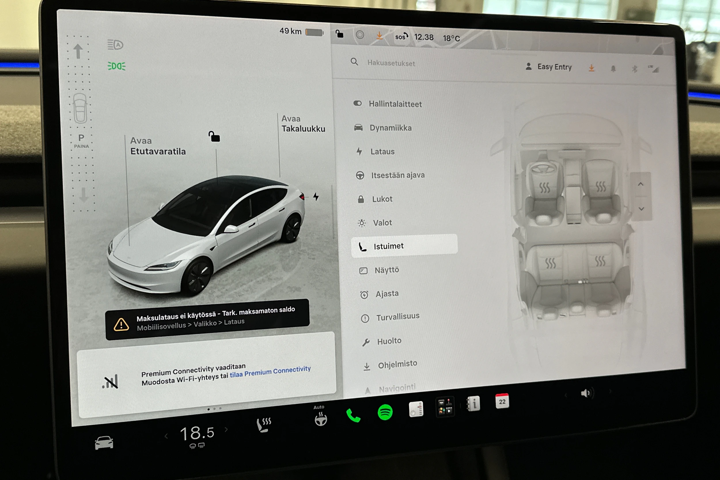 valkoinen Tesla Model 3 2024 kuva 27.