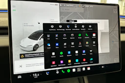 valkoinen Tesla Model 3 2024 kuva 33.