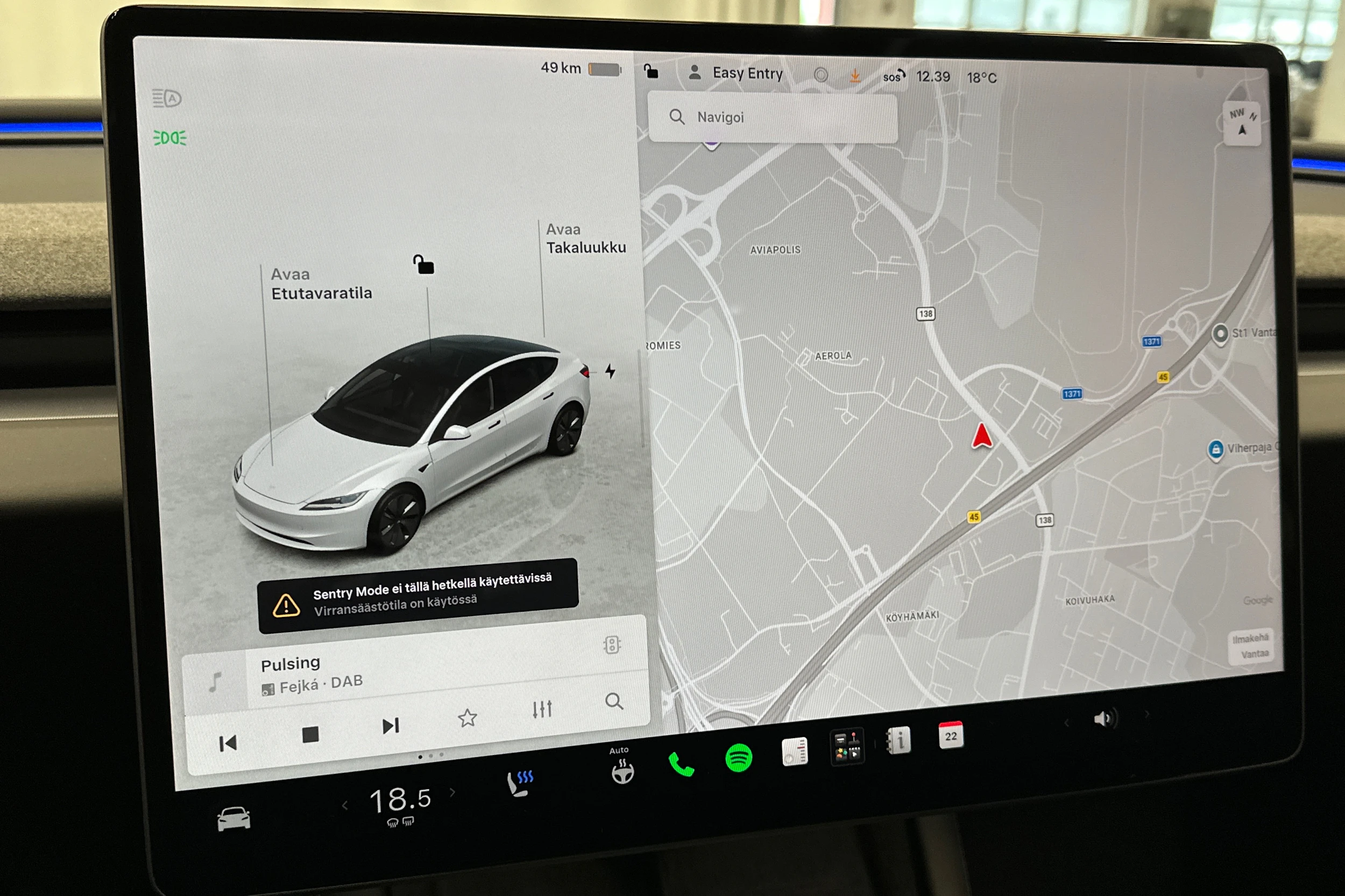 valkoinen Tesla Model 3 2024 kuva 34.