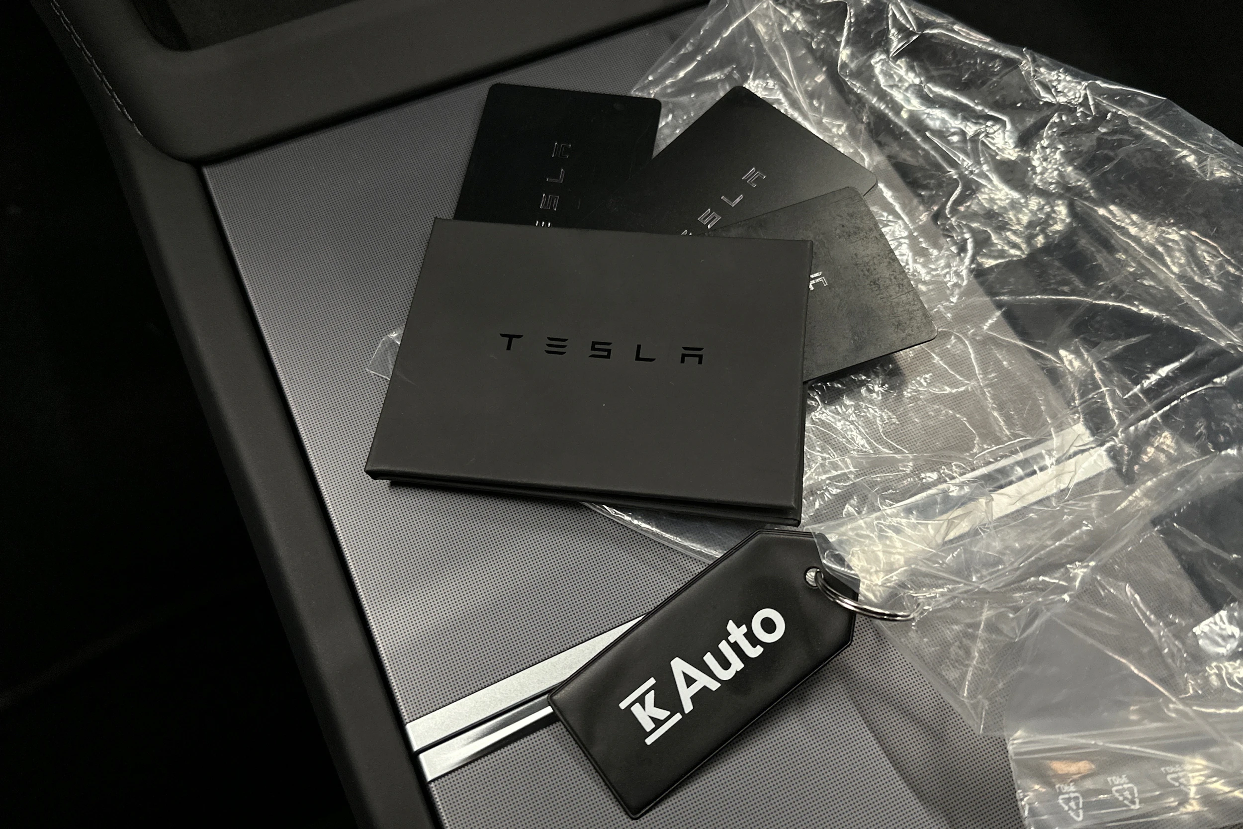 valkoinen Tesla Model 3 2024 kuva 38.
