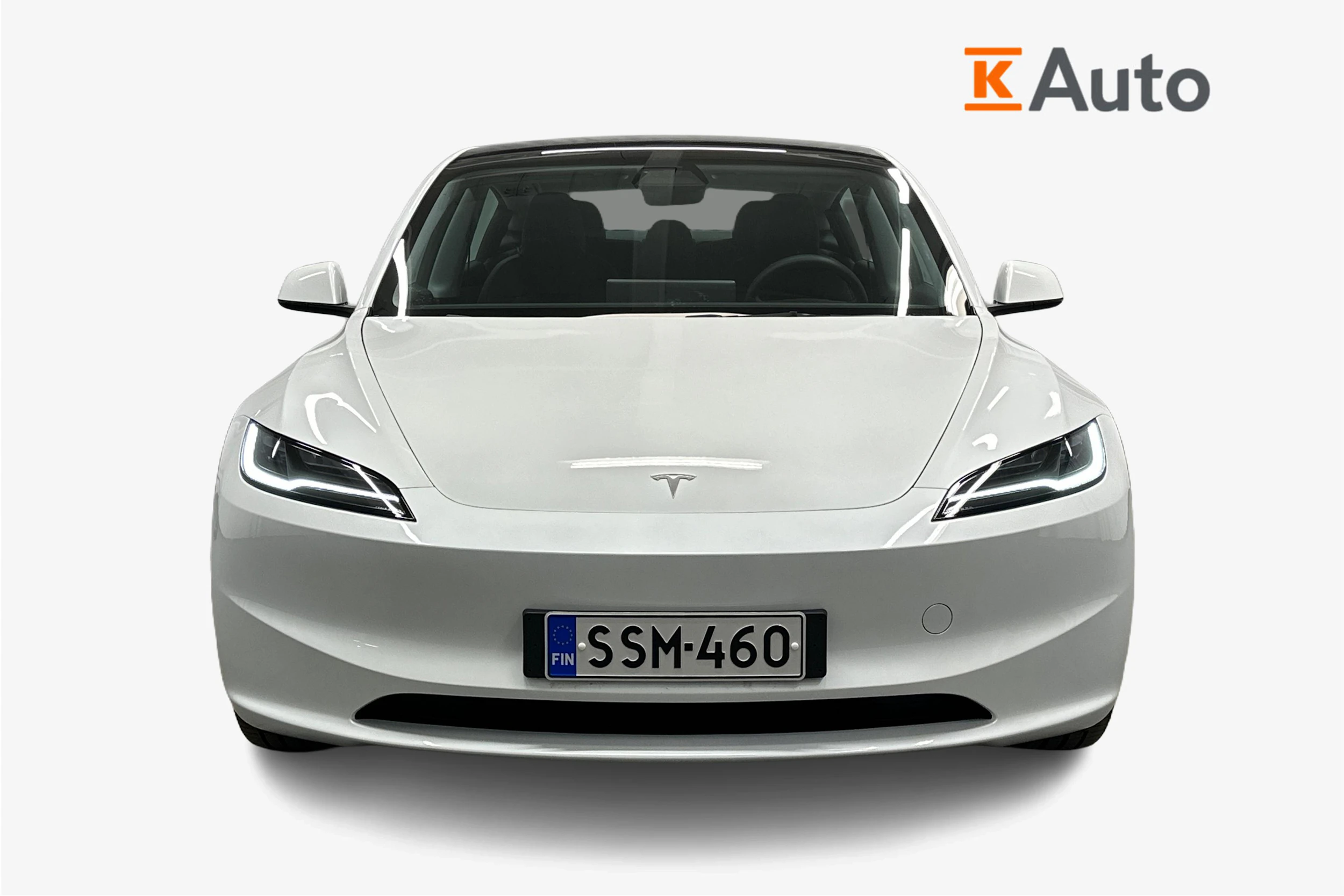 valkoinen Tesla Model 3 2024 kuva 5.