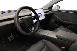 valkoinen Tesla Model 3 2024 kuva 8.
