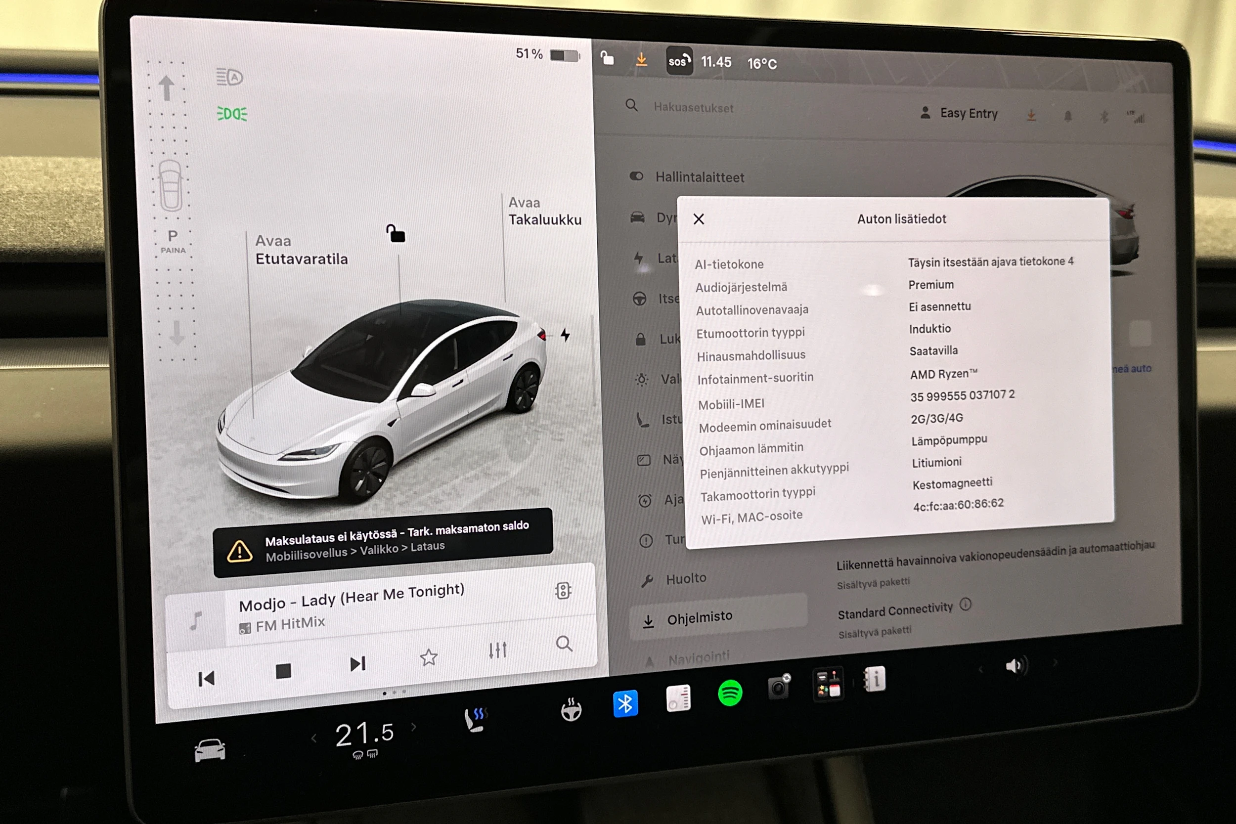 valkoinen Tesla Model 3 2024 kuva 24.