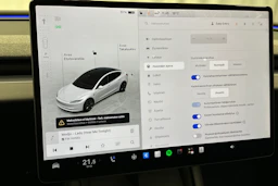 valkoinen Tesla Model 3 2024 kuva 25.
