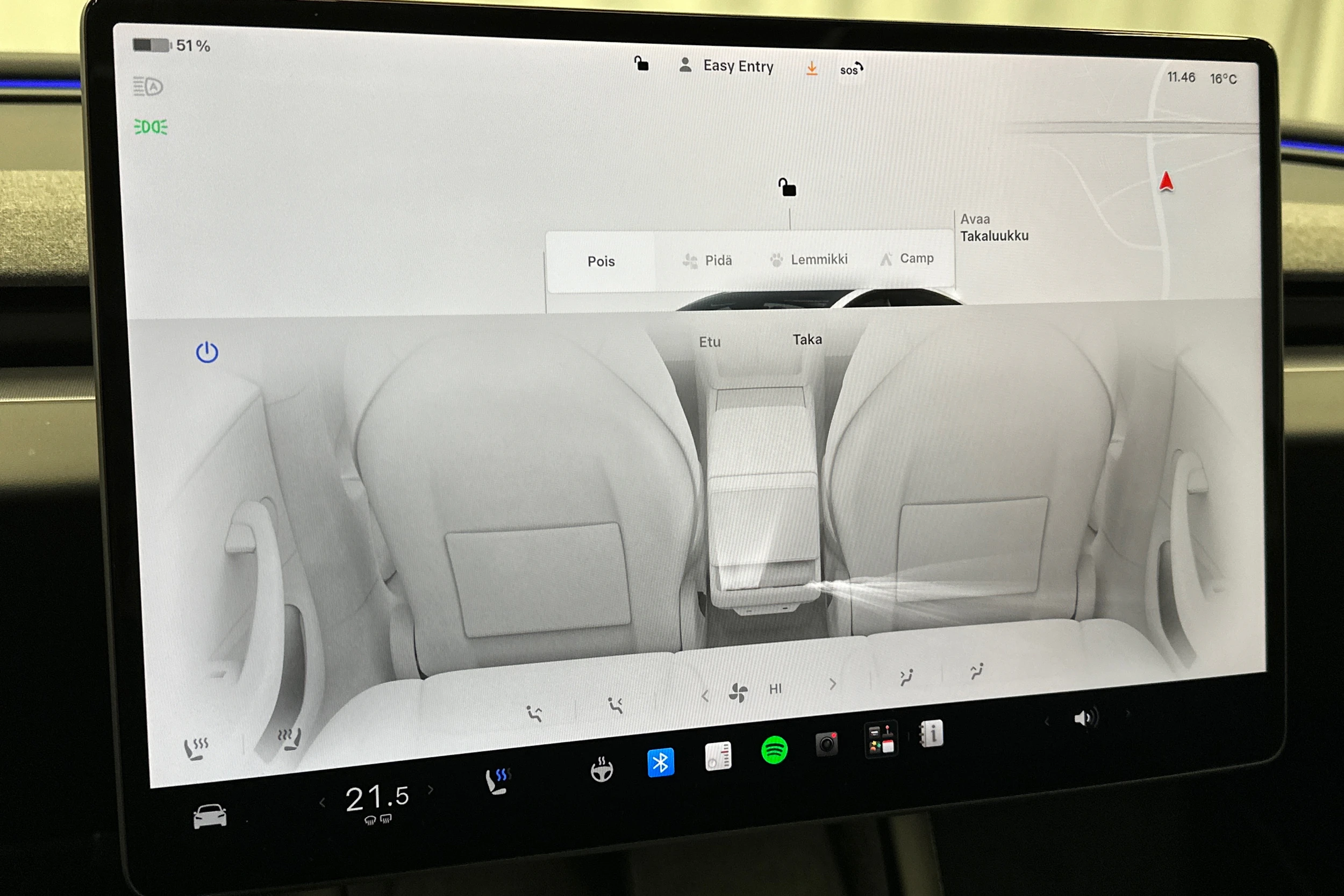 valkoinen Tesla Model 3 2024 kuva 30.