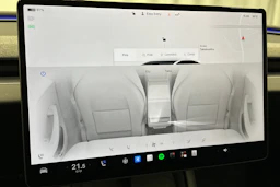 valkoinen Tesla Model 3 2024 kuva 30.