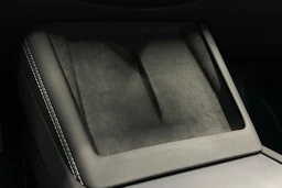 valkoinen Tesla Model 3 2024 kuva 35.