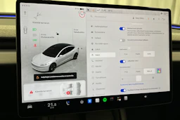 valkoinen Tesla Model 3 2024 kuva 36.