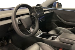 sininen Tesla Model 3 2024 kuva 3.