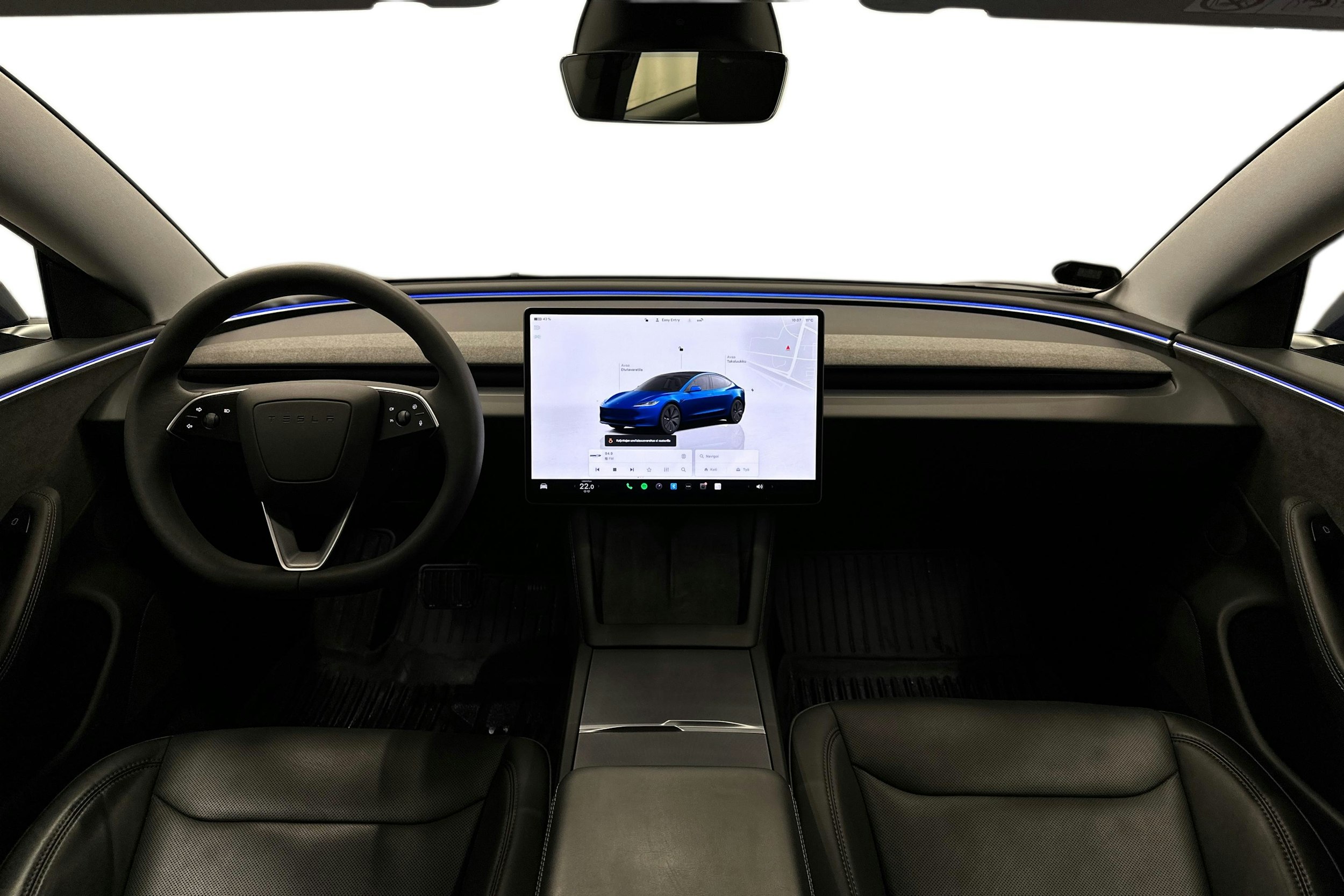 sininen Tesla Model 3 2024 kuva 9.