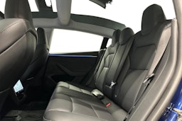 sininen Tesla Model 3 2024 kuva 10.