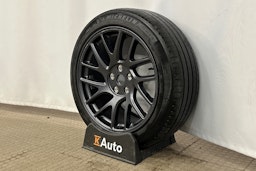 sininen Tesla Model 3 2024 kuva 13.