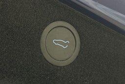 sininen Tesla Model 3 2024 kuva 15.