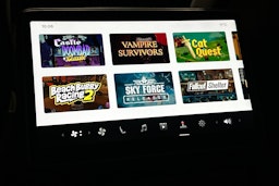 sininen Tesla Model 3 2024 kuva 18.