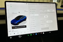 sininen Tesla Model 3 2024 kuva 25.