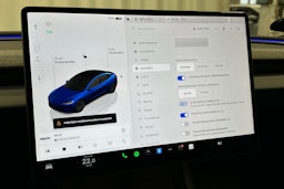 sininen Tesla Model 3 2024 kuva 26.