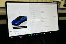 sininen Tesla Model 3 2024 kuva 28.