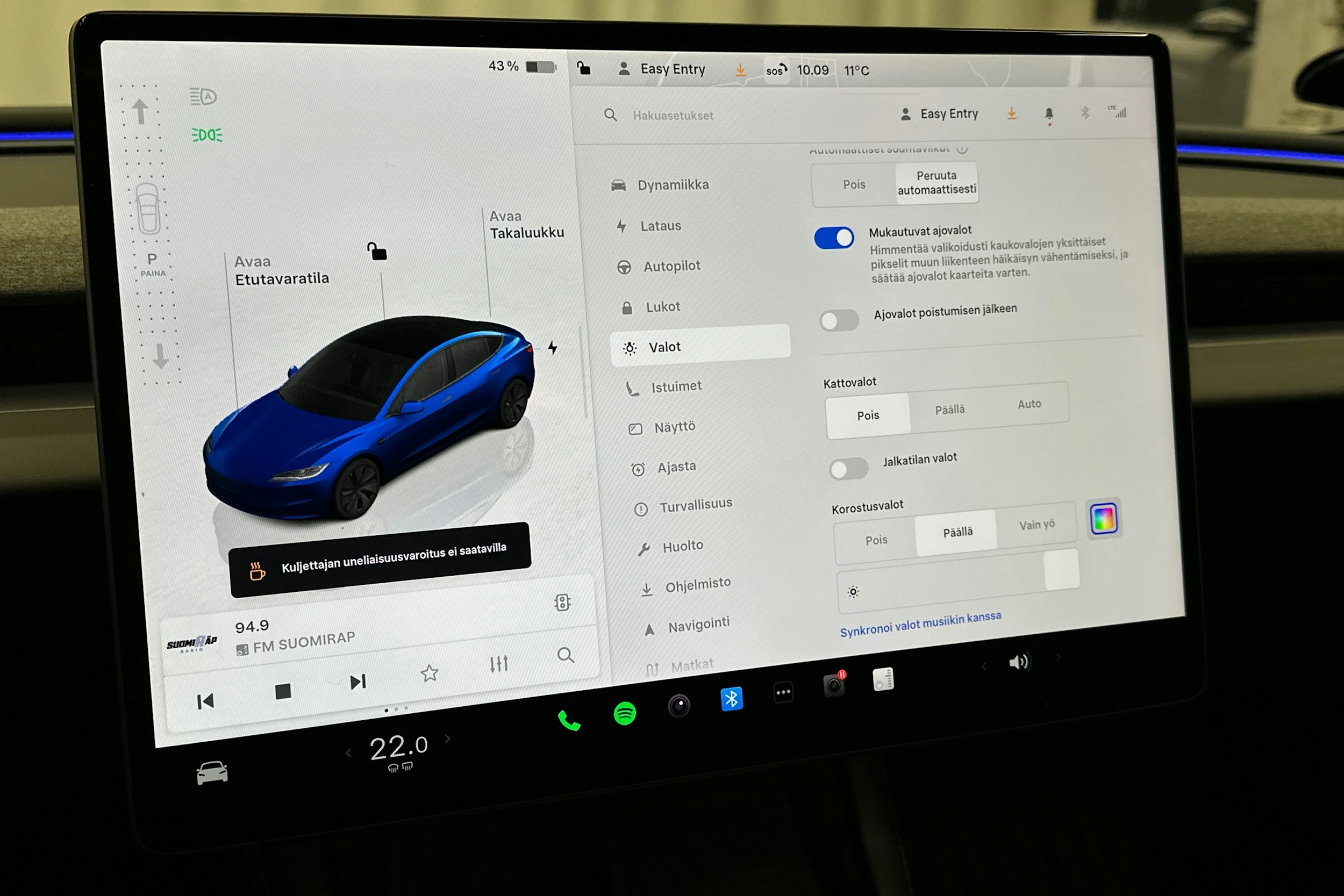 sininen Tesla Model 3 2024 kuva 29.