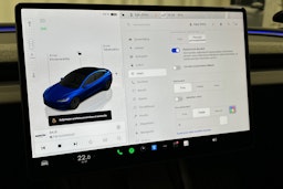 sininen Tesla Model 3 2024 kuva 29.