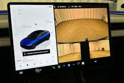 sininen Tesla Model 3 2024 kuva 30.