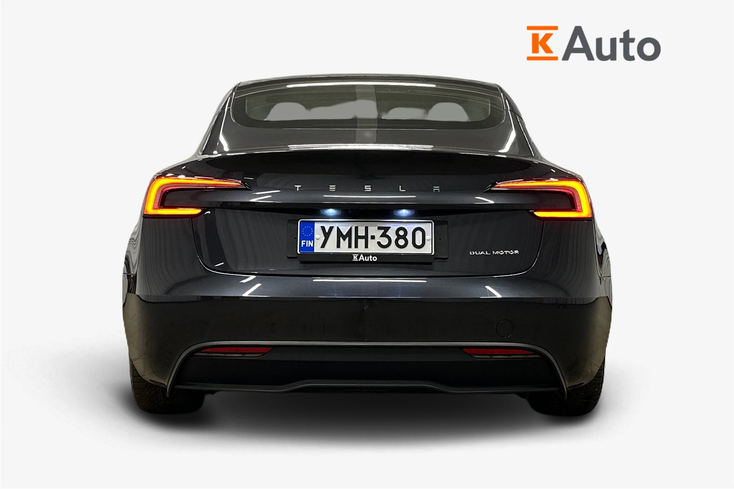 harmaa Tesla Model 3 2024 kuva 3.