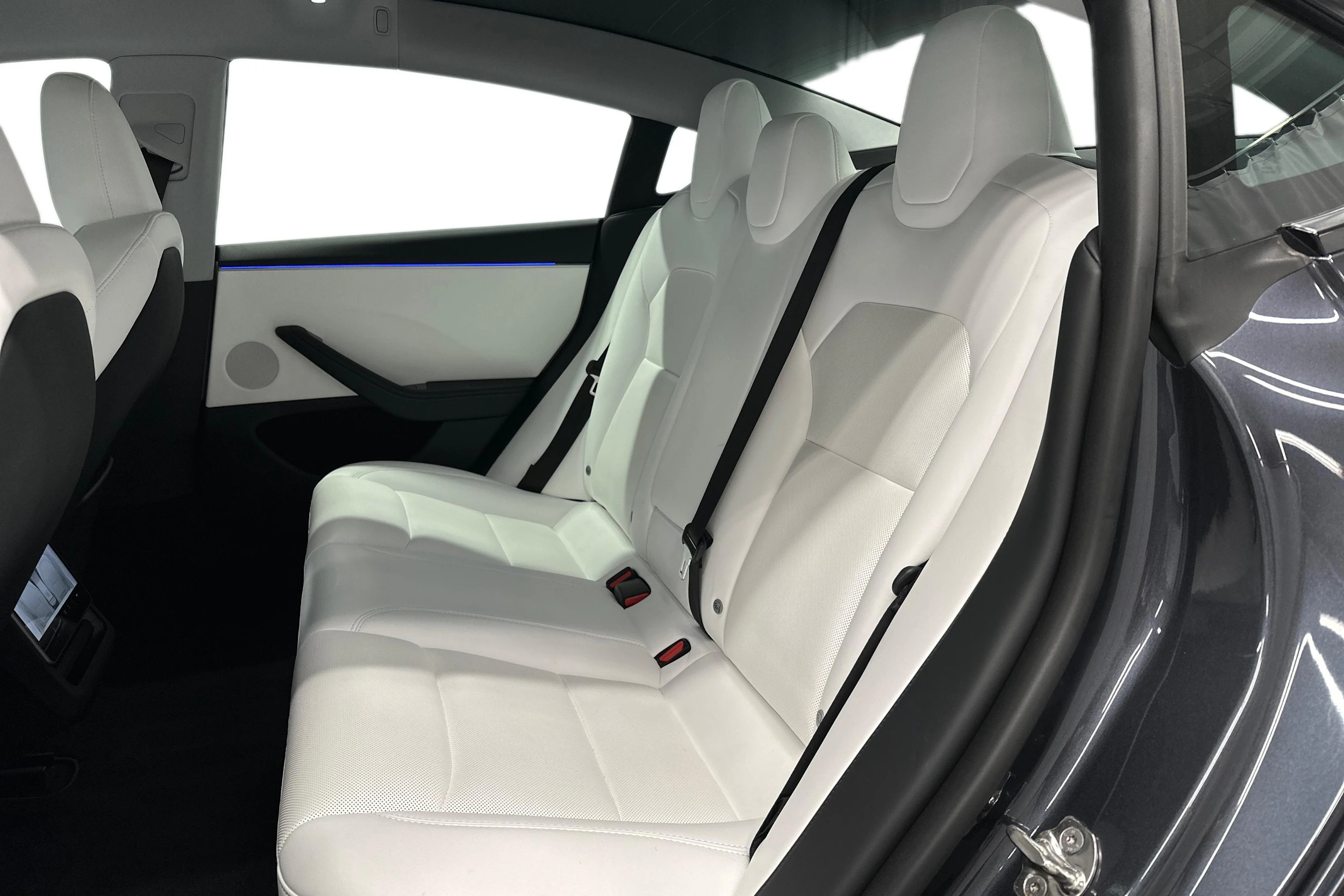 harmaa Tesla Model 3 2024 kuva 8.