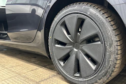 harmaa Tesla Model 3 2024 kuva 10.