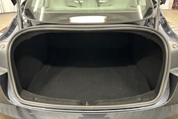 harmaa Tesla Model 3 2024 kuva 11.